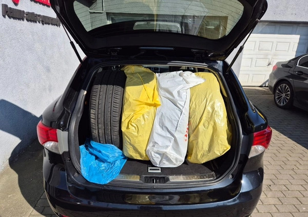 Toyota Avensis cena 39900 przebieg: 243881, rok produkcji 2012 z Zgierz małe 254